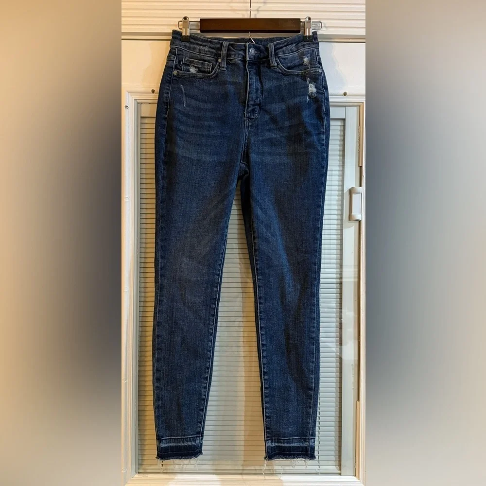 Judy Blue Skinny Fit Distressed Stretchy Jeans Size 5/27